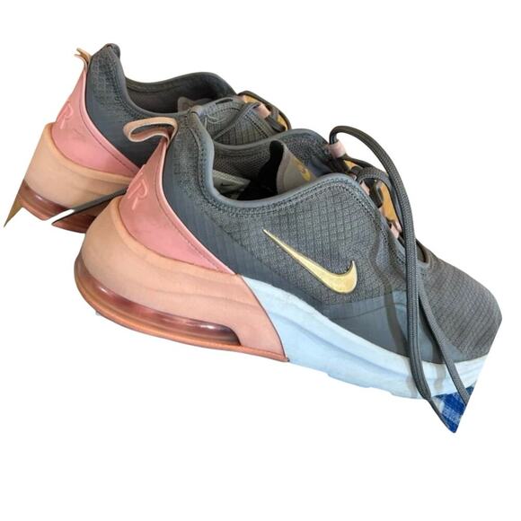 NIKE MAX MOTION 2, running sneaker women’s size 11 - Picture 1 of 12